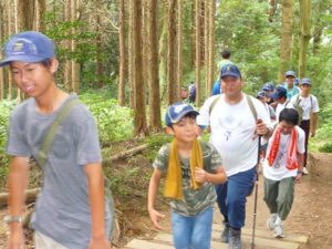 さあ、登るぞ。